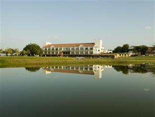 Club Mahindra Kensville Golf Resort Ahmedabad Exterior photo