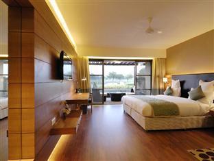 Club Mahindra Kensville Golf Resort Ahmedabad Exterior photo