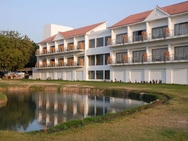 Club Mahindra Kensville Golf Resort Ahmedabad Exterior photo