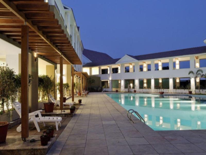 Club Mahindra Kensville Golf Resort Ahmedabad Exterior photo